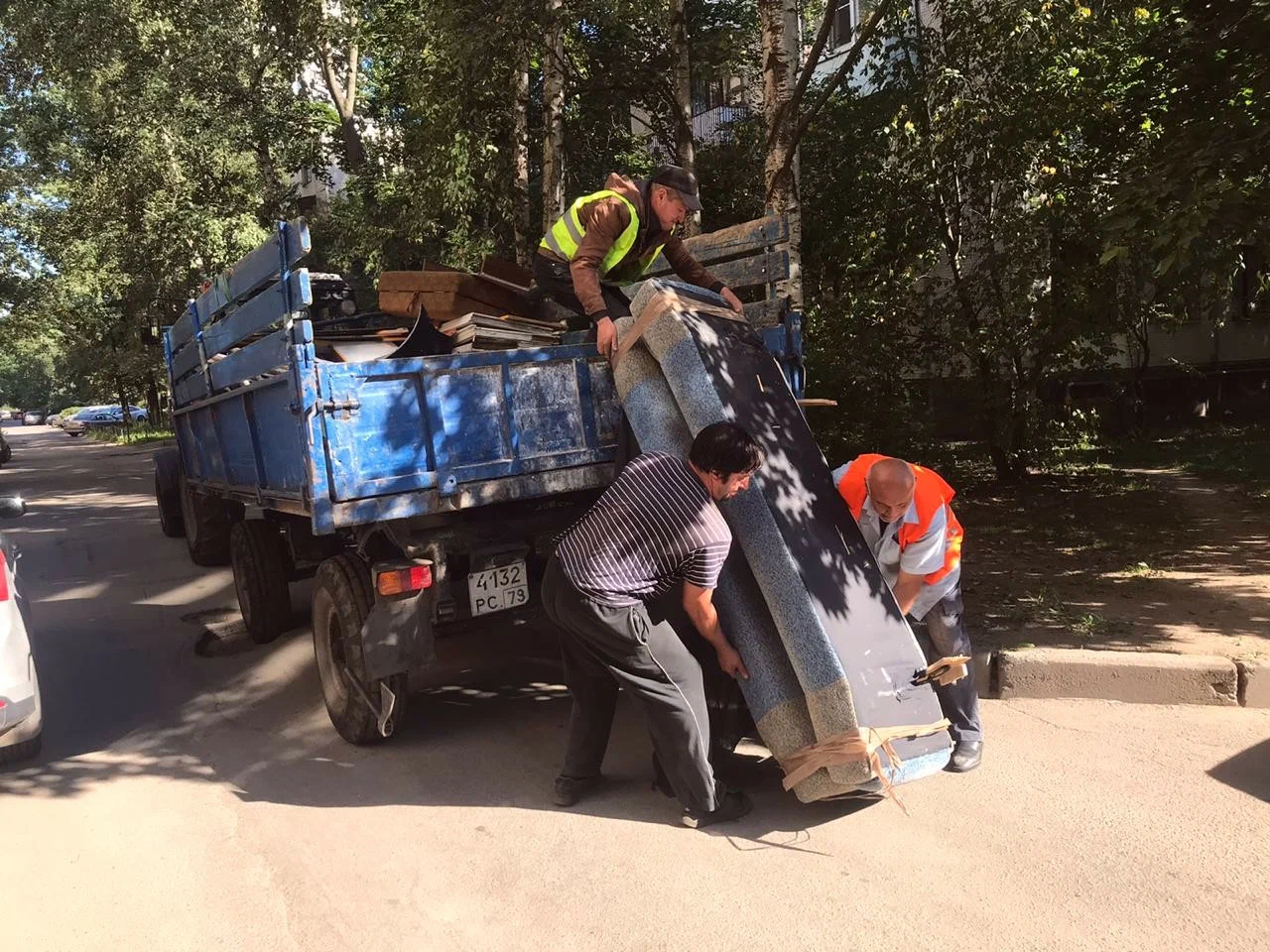 Профессиональный вывоз крупногабаритного мусора в Каменске-Шахтинском в октябре