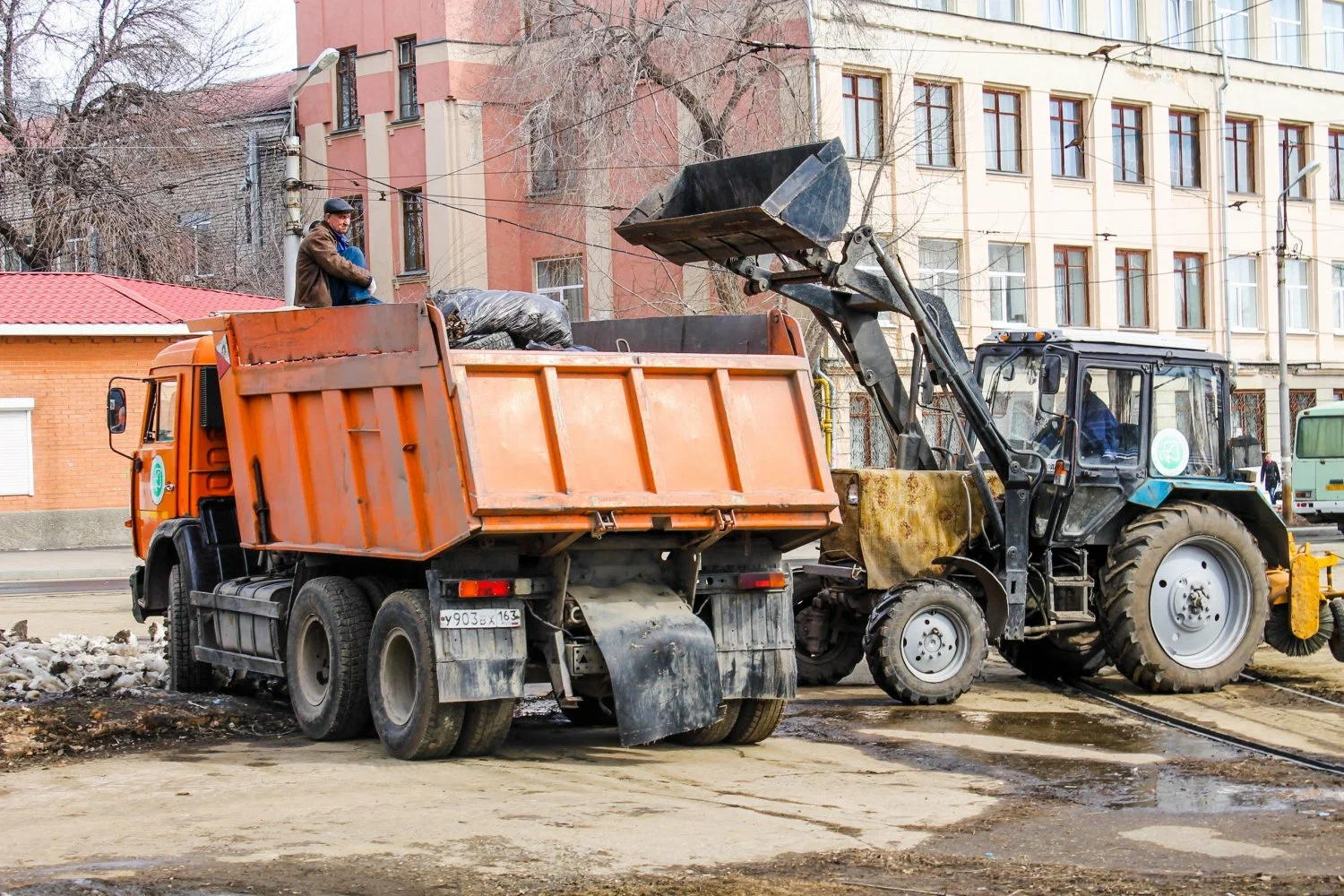 Вывоз мусора Камазом в Каменске-Шахтинском – аренда и заказ Камаза 10 тонн от 2421 руб. в ПроМусор