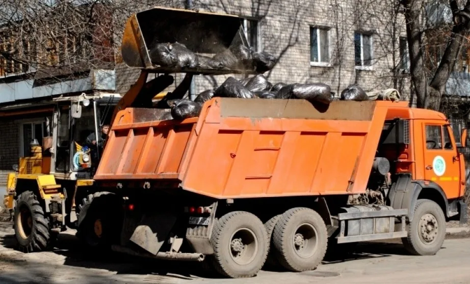 Вывоз мусора грузовым фургоном 5 тонн в Каменске-Шахтинском – ПроМусор, аренда, цена от 1597 руб