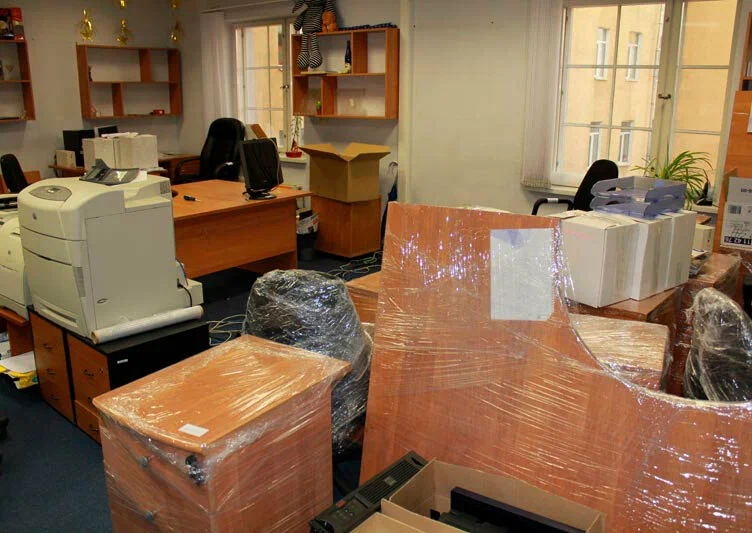 Вывоз старой офисной мебели в Каменске-Шахтинском в октябре