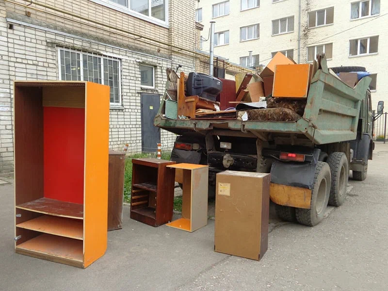 Вывоз шкафа в Каменске-Шахтинском от ПроМусор — недорого, демонтаж, утилизация, вывоз из квартиры от 876 руб
