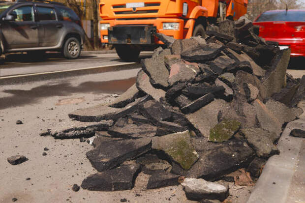Вывоз асфальтового скола с утилизацией в Каменске-Шахтинском в октябре