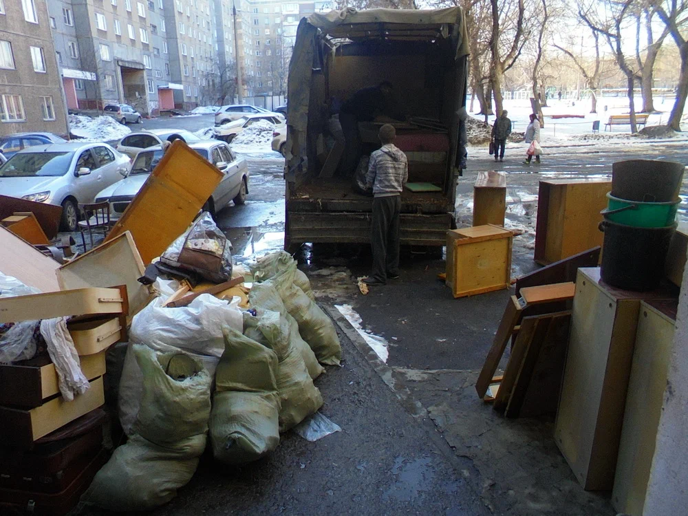Вывоз мусора из подвала с утилизацией в Каменске-Шахтинском в октябре