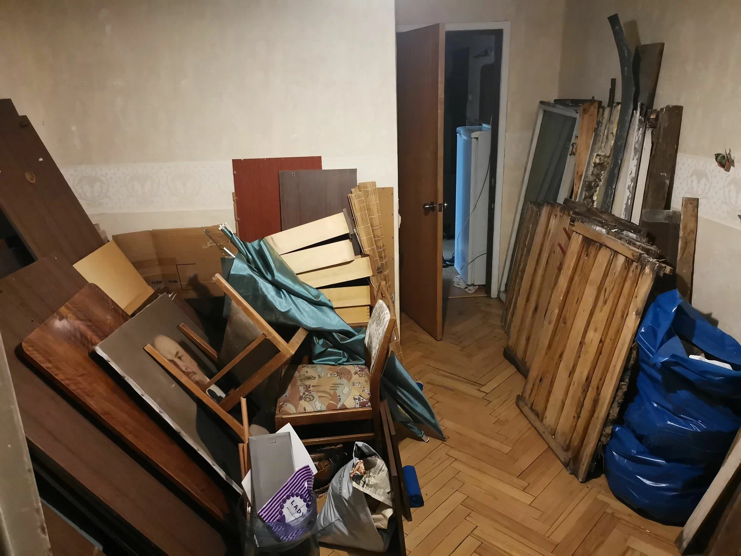 Демонтаж мебели с вывозом и утилизацией в Каменске-Шахтинском в октябре