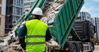 Вывоз строительного мусора в Каменске-Шахтинском: услуги лицензированной компании — ПроМусор